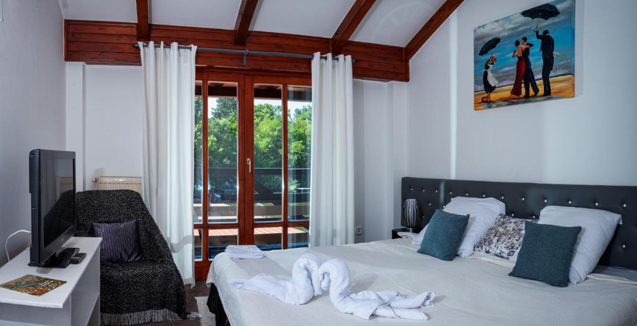 Eden Lounge Restaurant & Pension Veresegyhaz Ngoại thất bức ảnh