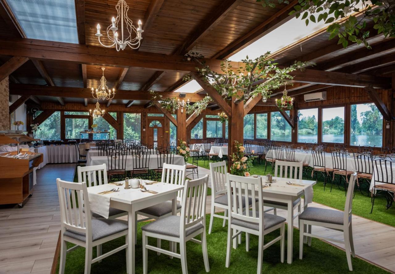 Eden Lounge Restaurant & Pension Veresegyhaz Ngoại thất bức ảnh