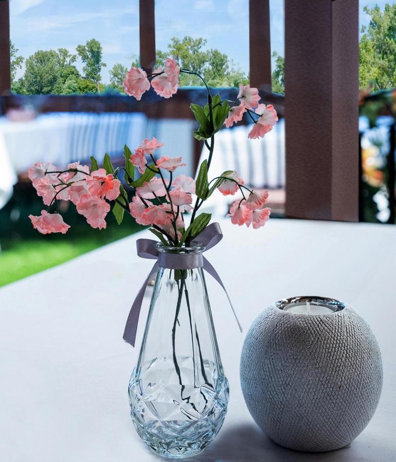 Eden Lounge Restaurant & Pension Veresegyhaz Ngoại thất bức ảnh