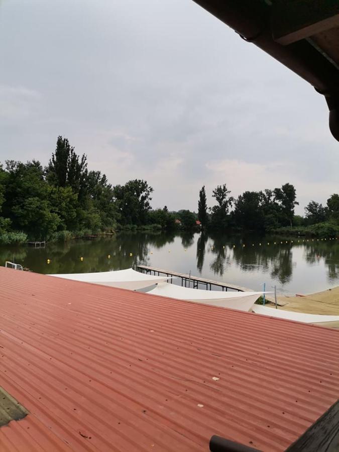 Eden Lounge Restaurant & Pension Veresegyhaz Ngoại thất bức ảnh